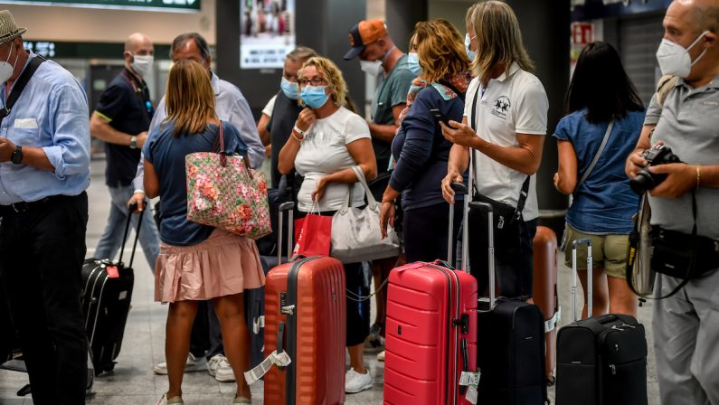 Pasquetta: italiani restano a casa per le restrizioni, ma il 2% ha scelto di viaggiare