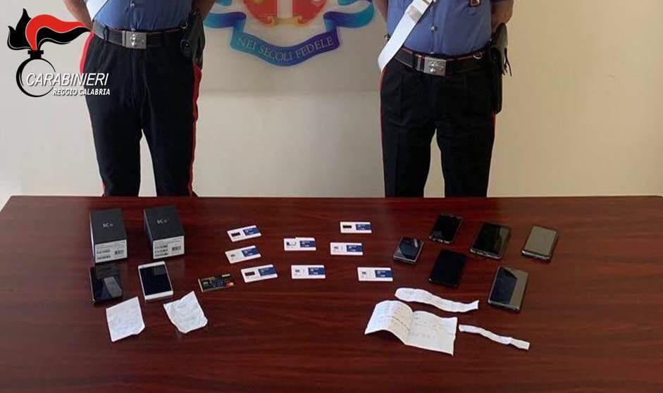 Il materiale sequestrato nella villa