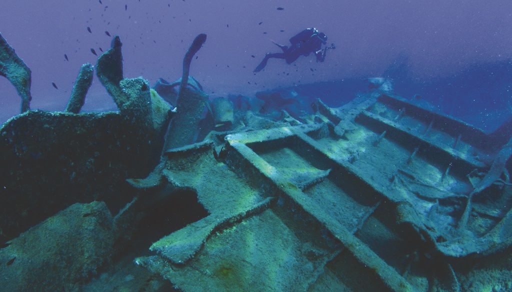 Il cargo “Cap. Antonio”, il mercantile affondato nel 1987 a Santa Caterina dello Jonio (Foto di Carlo Codispoti)