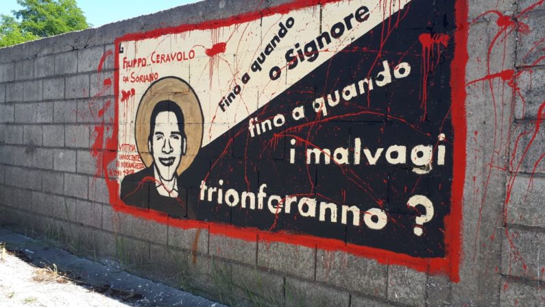 Omicidio Filippo Ceravolo, un murales ricorda il 19enneL'opera realizzata in pieno centro a Vibo Valentia
