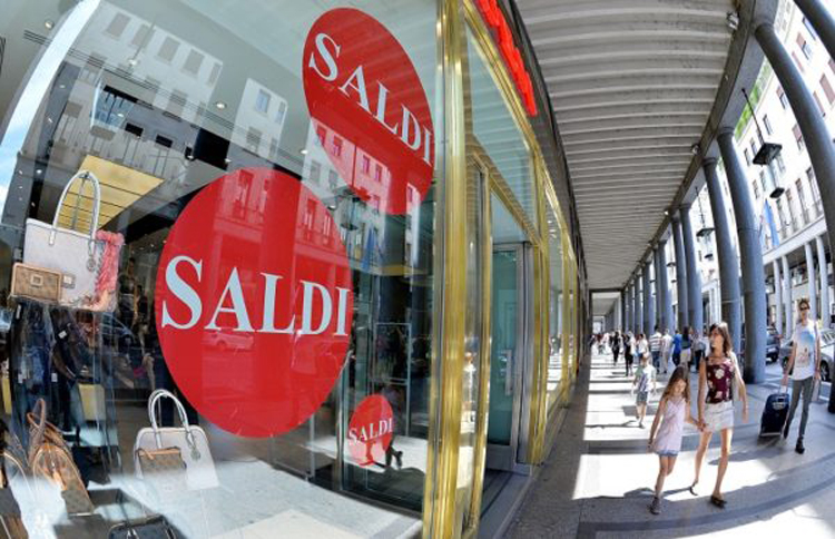 Il 6 luglio iniziano i saldi estivi in CalabriaConfcommercio: «Tutti su vestiti, scarpe e accessori»