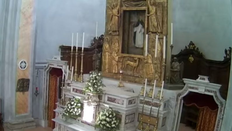 VIDEO - Il quadro di San Domenico si apre e si chiude da solo. A Soriano, nel Vibonese, fedeli in fermento