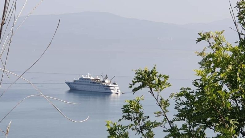 A Vibo i gioielli del mare: arrivato un superyacht  Il lusso del “My Lauren” da 65 milioni di euro