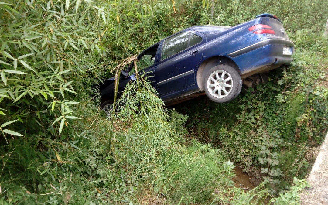 L'automobile nella scarpata