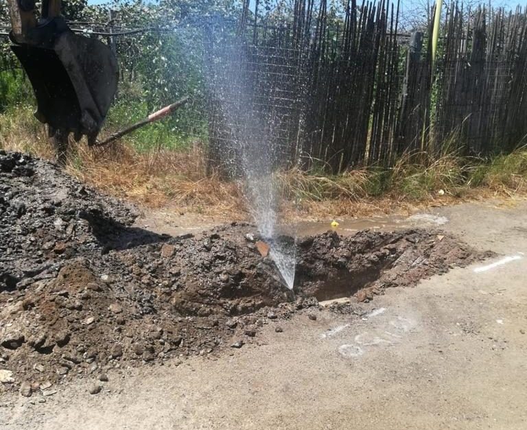 Allacci abusivi alla rete idrica nel Reggino, 12 denunceOltre al furto anche carenza d'acqua per la popolazione