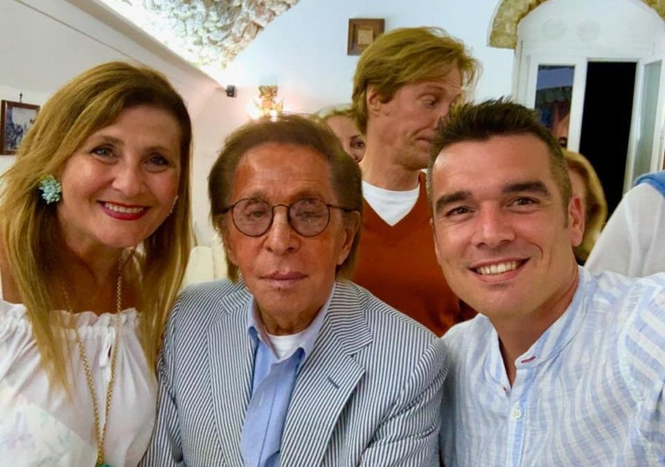 Lo Stilista Valentino con i titolari del locale (Foto Ristorante Pimm's)