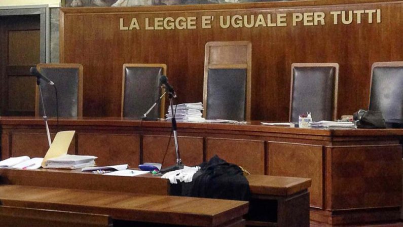 Detenzione e spaccio di stupefacenti, due condanne a Cosenza