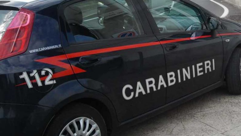 Telefona al 112 minacciando il suicidio, interviene la pattuglia dei carabinieri, salvo
