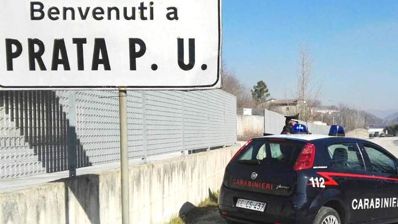 Armato di katana minaccia i carabinieri intervenuti per una lite: 52enne in manette