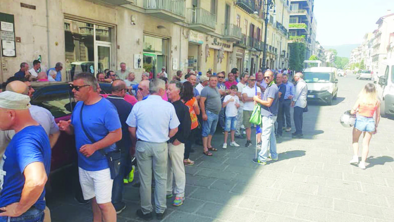 Forestali, De Luca lo sblocco di almeno due mensilità e si appella al Governo