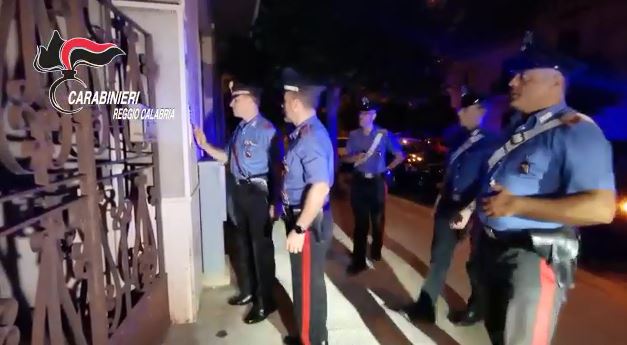 VIDEO – Operazione contro la prostituzione tra le province di Reggio e Cosenza, violenze sulle donne: 7 arresti