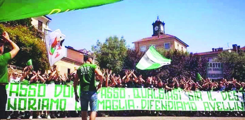 L’onda verde dei tifosi della Curva Sud ed Original Fans uniti contro De Cesare