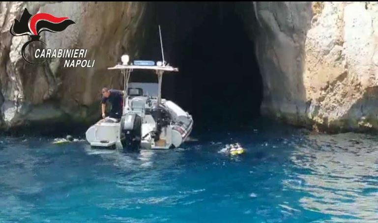VIDEO – Immondizia a Capri, l’intervento dei carabinieri