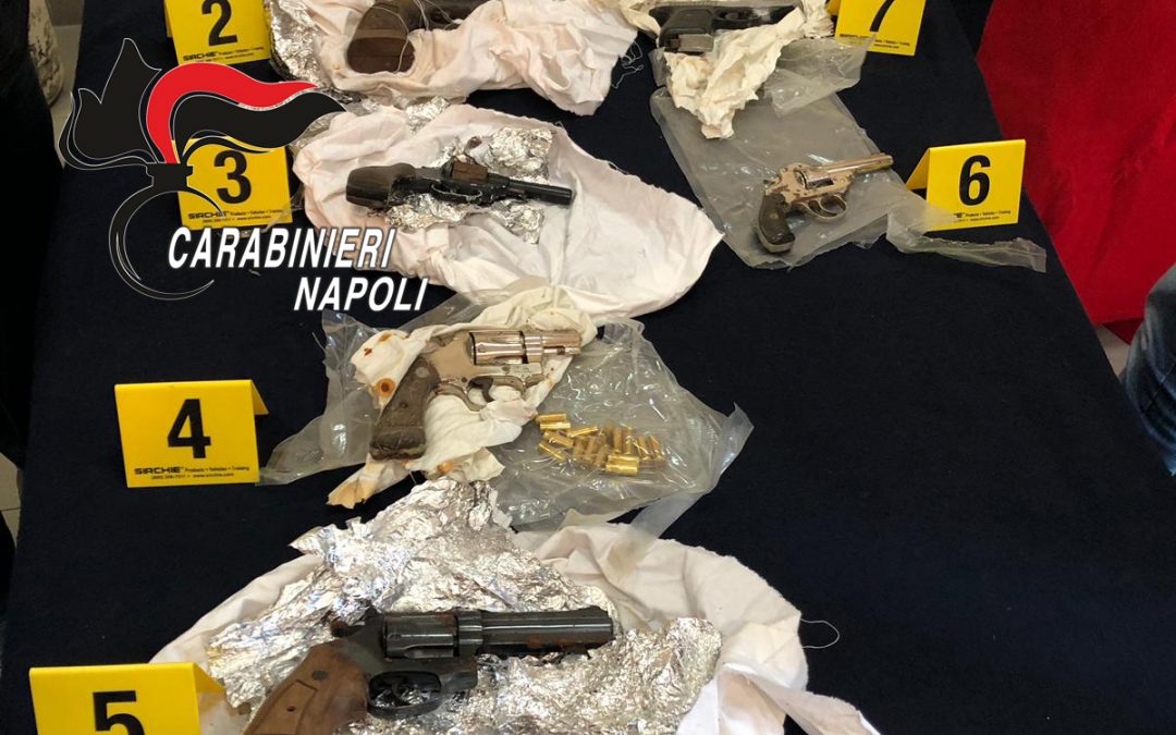 Napoli, rione Traiano: 8 pistole e 300 proiettili trovati dai carabinieri in tanica interrata