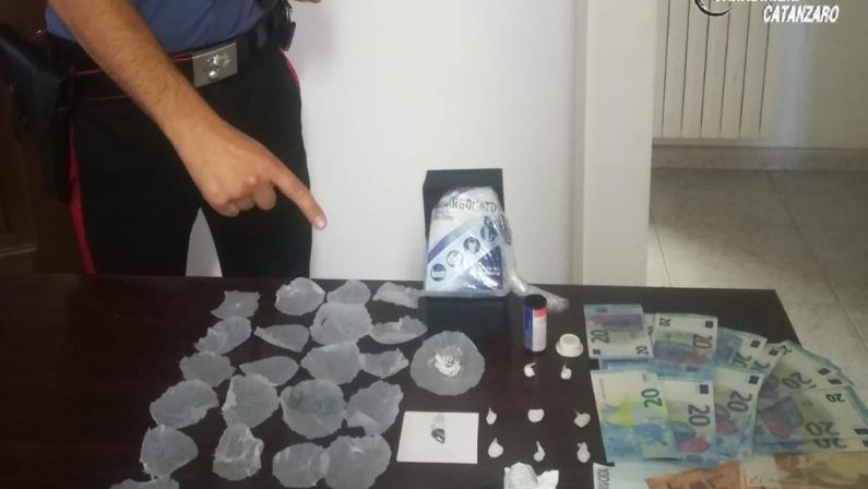 Spacciava droga sul lungomare di SoveratoCatanzarese arrestato dopo controllo dei carabinieri