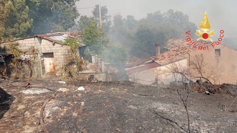 Emergenza incendi nel Catanzarese, danni ad abitazioniEvacuate alcune famiglie. Diversi i roghi nella provincia