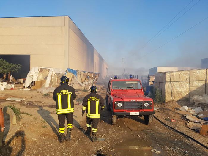 La Felandina, scoppia una bombola del gasMuore una migrante per l'incendio che ne è scaturito