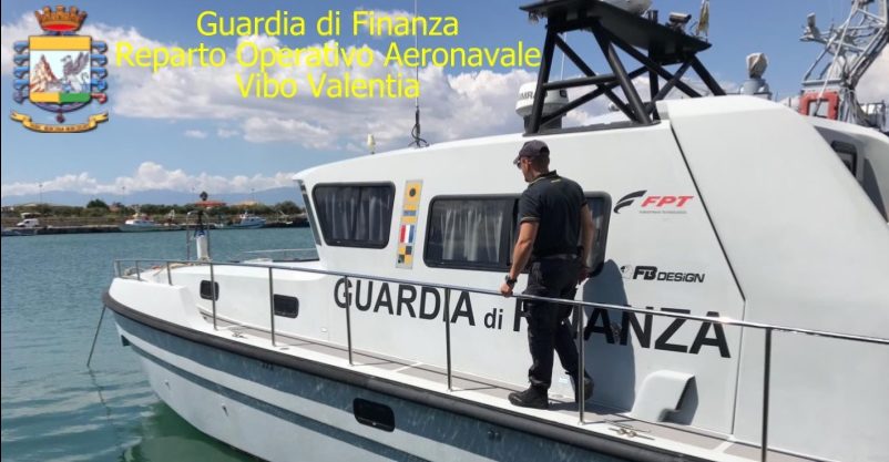 La motovedetta della guardia di finanza