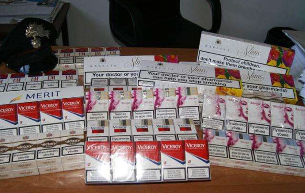 Napoli: mille stecche di sigarette di contrabbando scoperte in un deposito