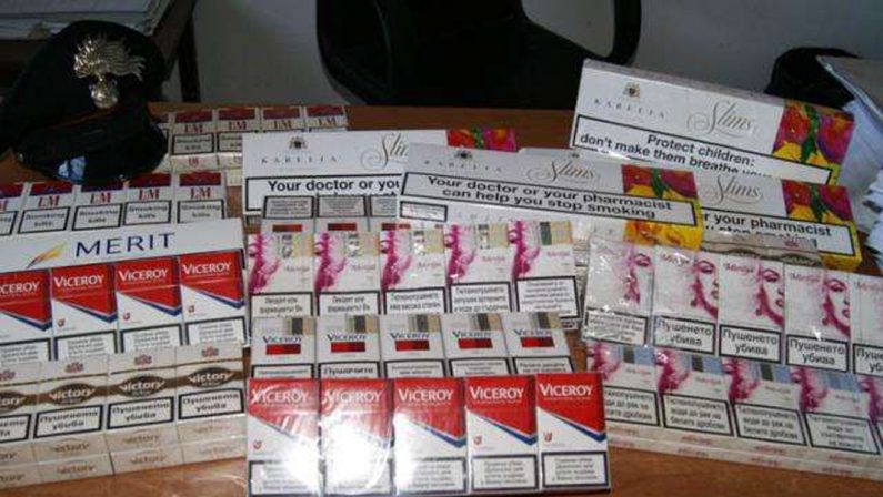 Napoli: mille stecche di sigarette di contrabbando scoperte in un deposito