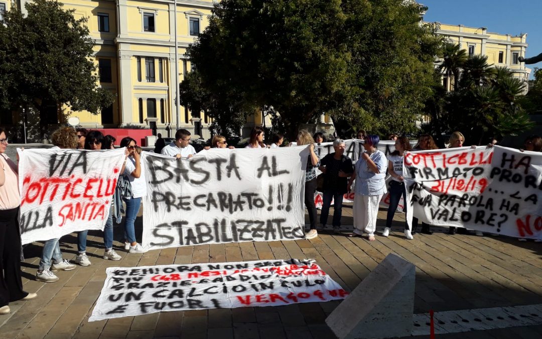 La rabbia dei precari della sanità, in piazza a Catanzaro per chiedere certezze