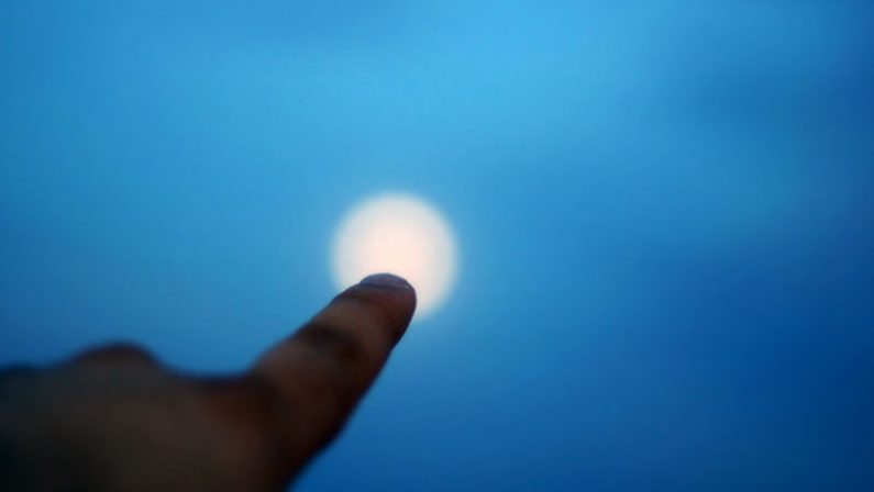 La luna e il dito