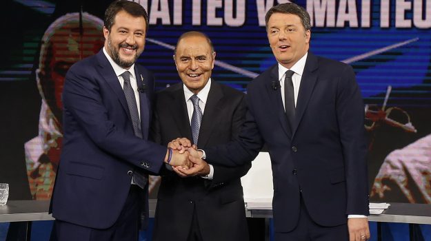 Matteo Salvini e Matteo Renzi con Bruno Vespa nel duello televisivo a Porta a Porta