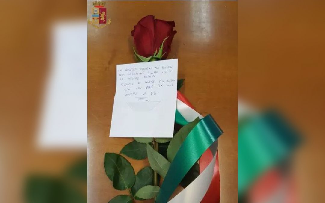 Poliziotti uccisi a Trieste, una rosa rossa consegnata in Questura a Vibo