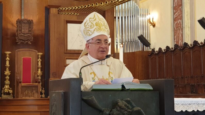 Dieci anni senza Natuzza Evolo, la messa del vescovo Renzo e un concerto della Fondazione