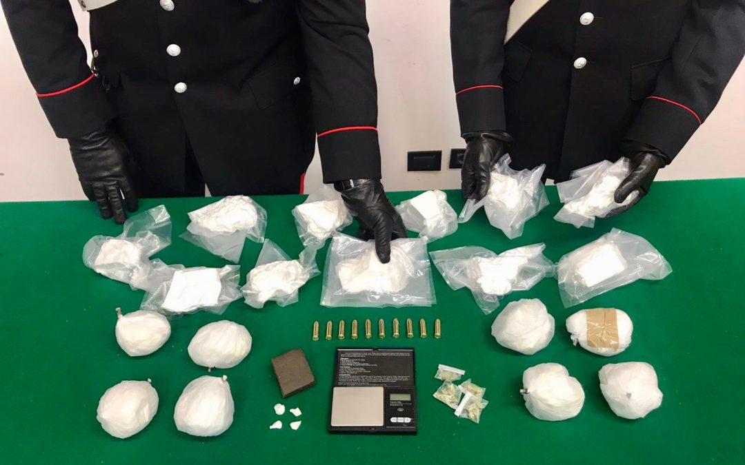 Napoli, carabinieri sequestrano droga fiutata dai cani