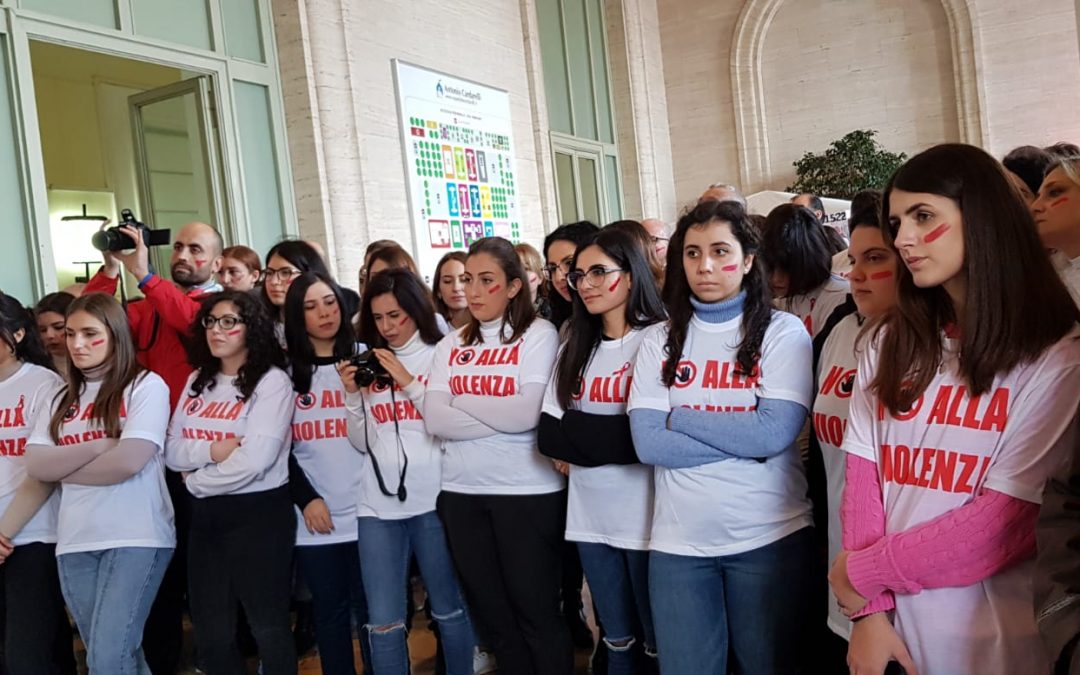 Flash mob e musica, il Cardarelli dice no alla violenza di genere