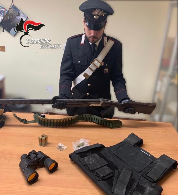 Armi e munizioni nascoste in casa, arrestate due persone nel Vibonese