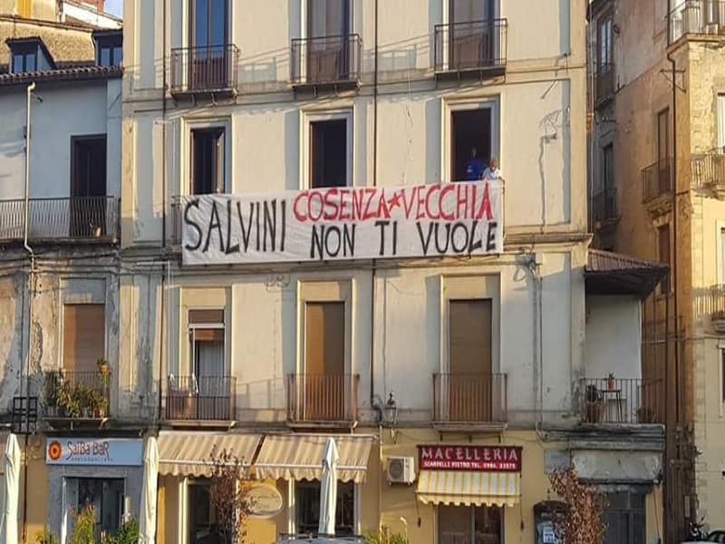 Le “sardine” pronte a scendere in piazza anche in Calabria: prima iniziativa a Cosenza