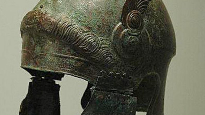 Il mistero dell'elmo trafugato in Calabria ed esposto al Getty Museum di Los Angeles