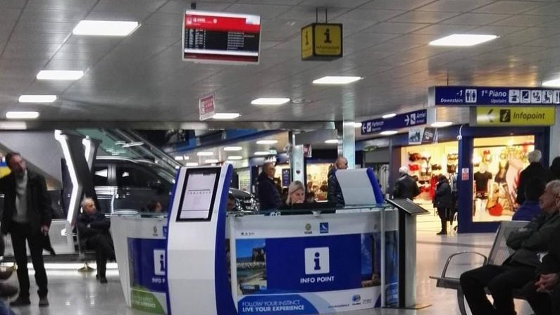 Aggredisce la moglie nell'aeroporto di Lamezia: coppia del Reggino aveva abbandonato a casa tre figli minorenni