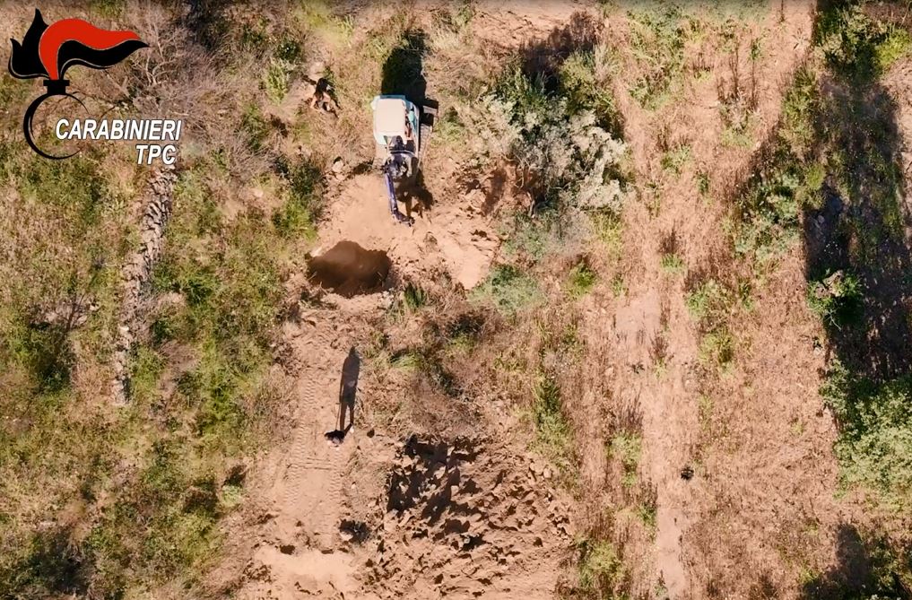 VIDEO – Traffico di reperti archeologici nel Crotonese, arresti e indagati in varie regioni