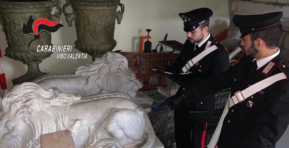 Opere d’arte del 1200 in una rimessa, denunciato un uomo nel Vibonese