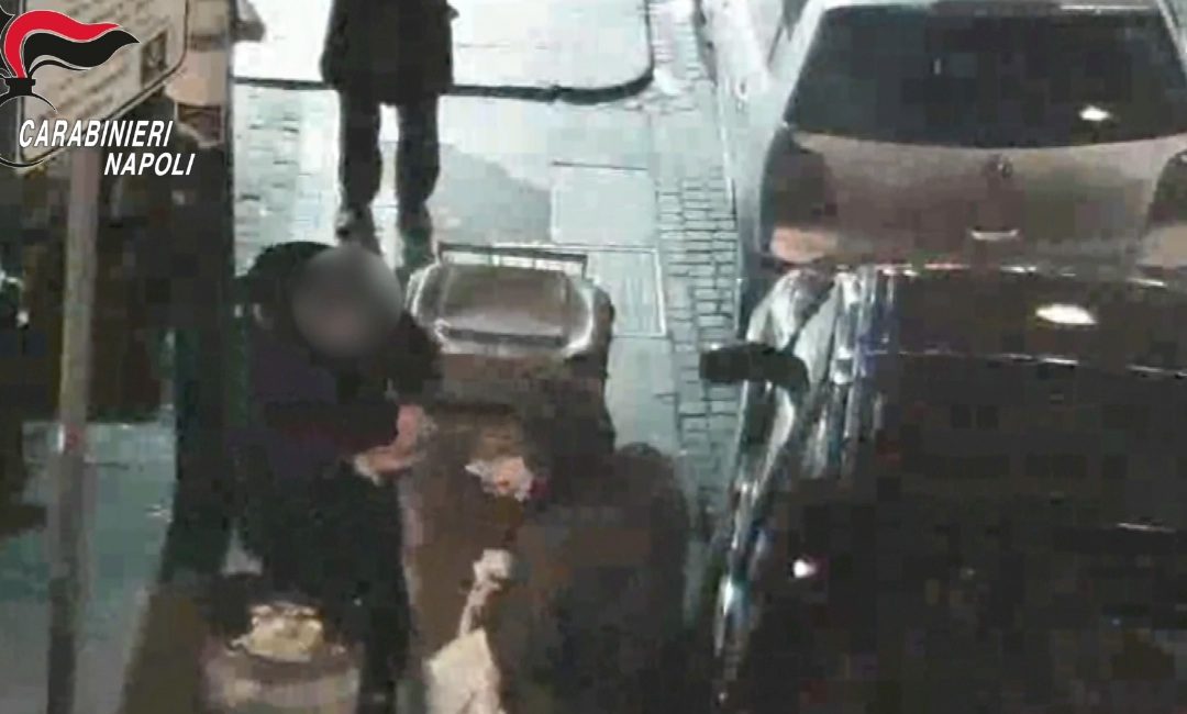 Napoli, l’inarrestabile “industria” dei parcheggiatori abusivi