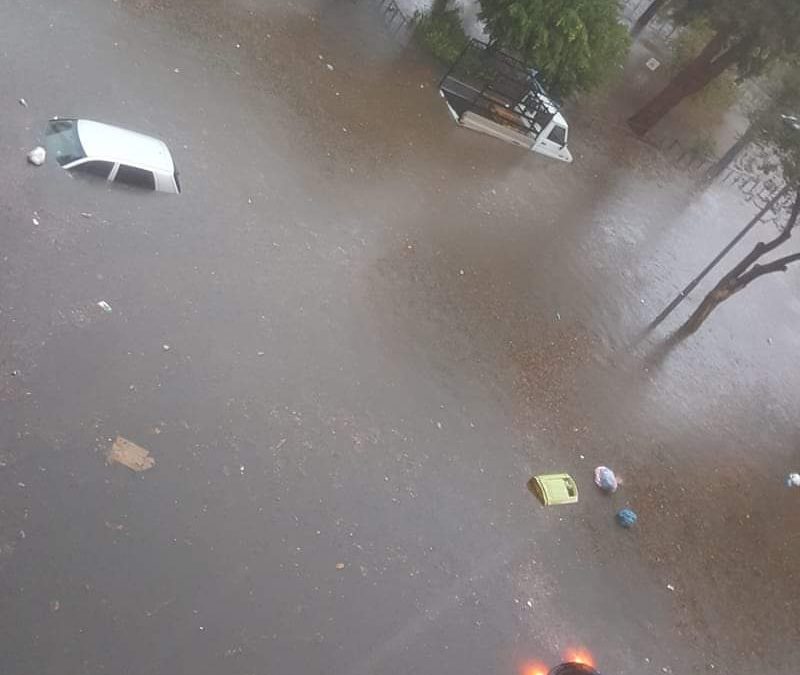 FOTO – Maltempo, Reggio Calabria allagata e spazzata dal vento