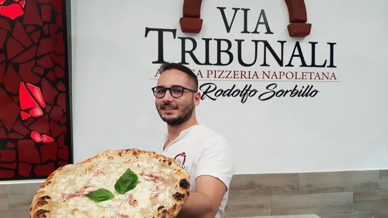Rodolfo Sorbillo dedica una pizza a Salerno ed alle sue luminarie