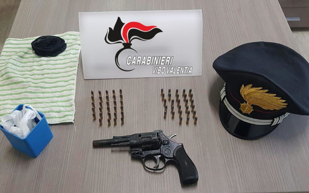Pistola e munizioni in tasca, arrestato un uomo a Vibo