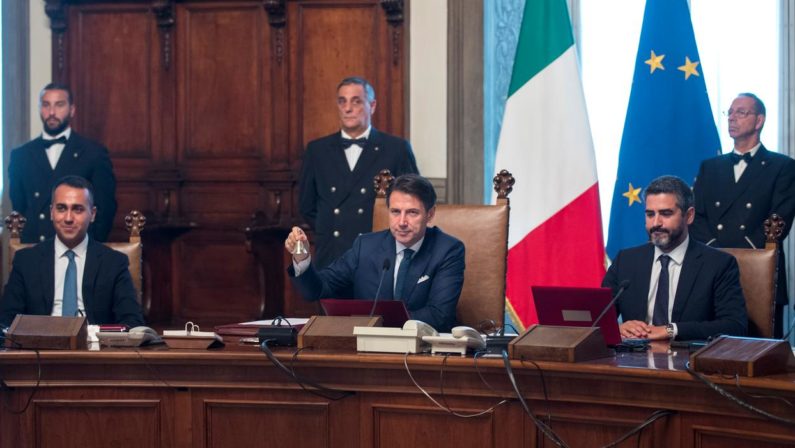 PUNTO E A CAPO - La fase 2 di Conte: M5S prigionieri dei loro mantra, Pd ora tenti un esorcismo