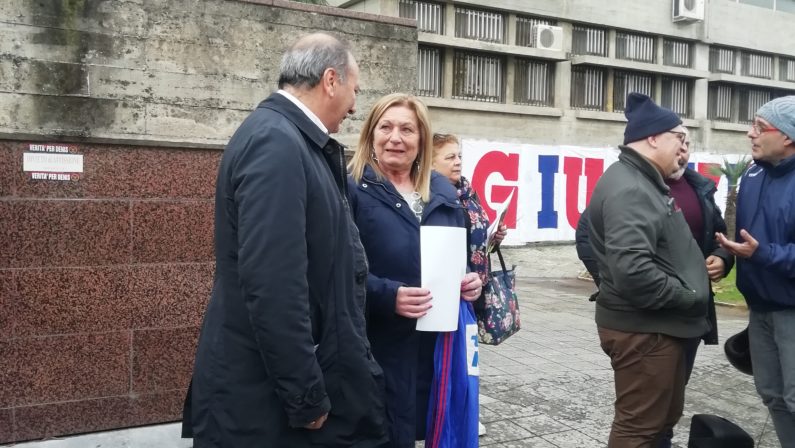 Caso Bergamini, protesta a Cosenza. La sorella: «Trasferire Facciolla è stata una fucilata»