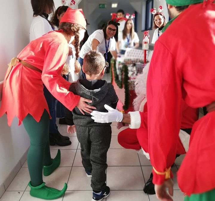 La consegna dei regali del Natale 2018 da parte dei volontari dell'Abio
