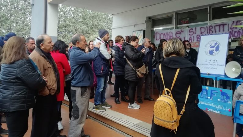 Sanità, le mamme del Pollino in protesta: «Pediatria non può chiudere»