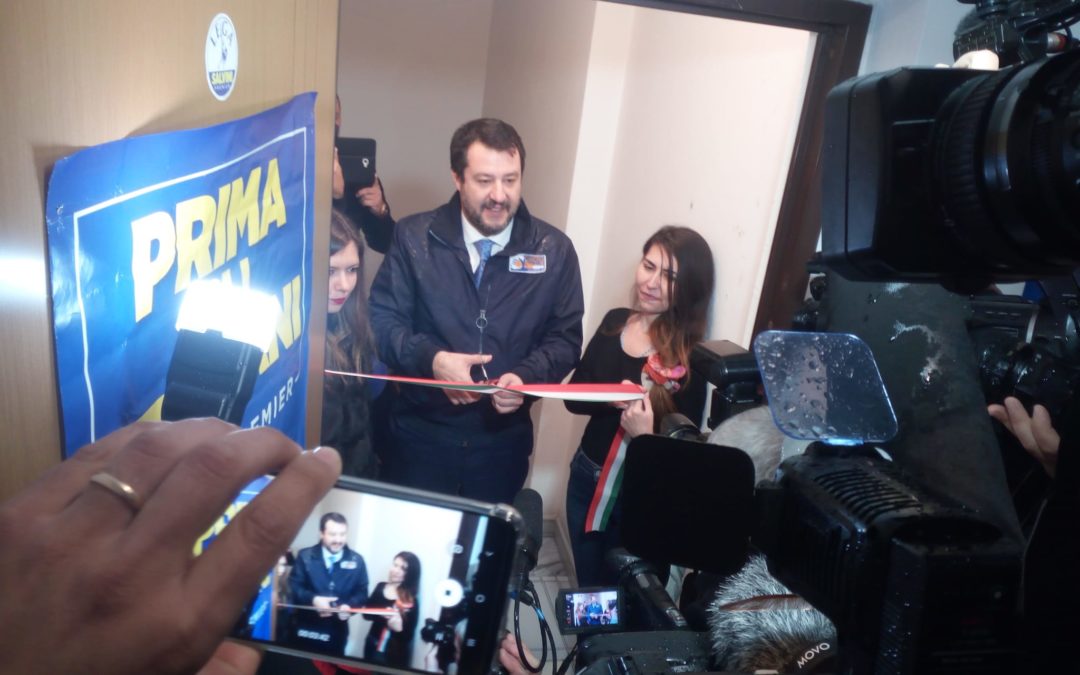 Salvini al taglio del nastro della sede leghista di Vibo Valentia