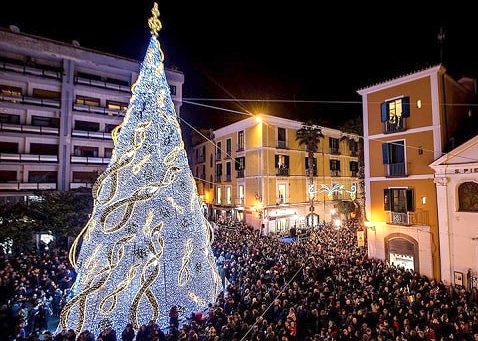 Salerno, sabato si inaugura il maxi albero di Natale