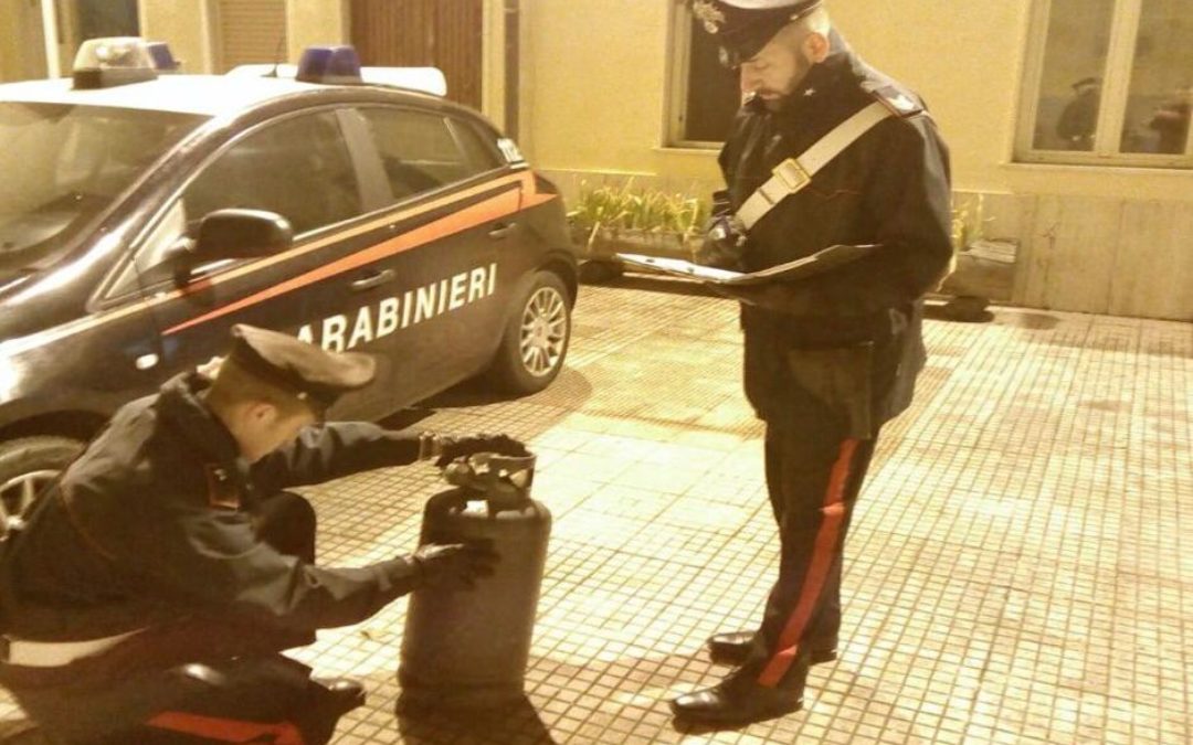 Minacciano di far esplodere una bombola nel Reggino: cittadini marocchini saranno espulsi