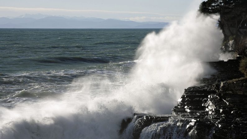 Maltempo, Tropea si prepara al peggio: pioggia, vento e onde oltre i cinque metri