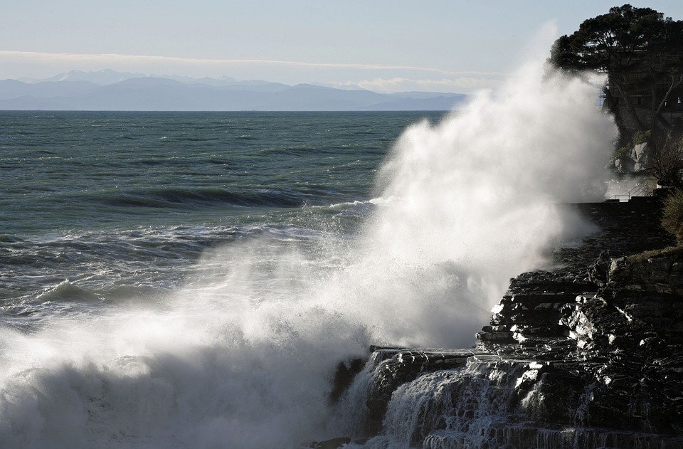 Maltempo, Tropea si prepara al peggio: pioggia, vento e onde oltre i cinque metri